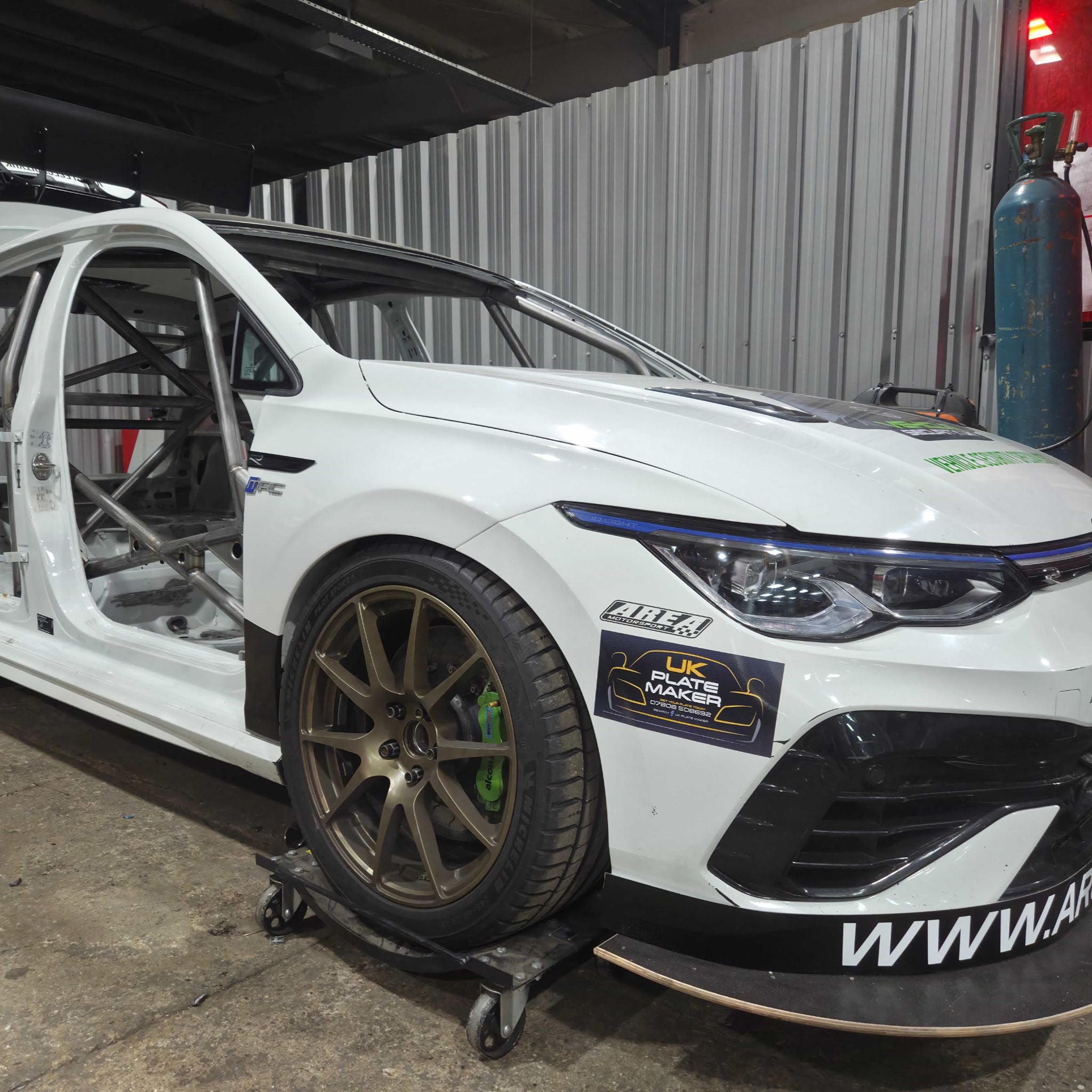 VOLKSWAGEN Golf Mk8 Multipoint T45 roll cage kit 