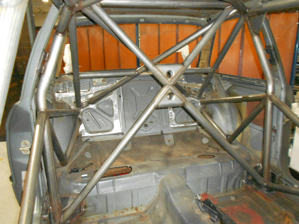 BMW E30 25CrM04 Multipoint roll cage. FIA / MSUK certificated