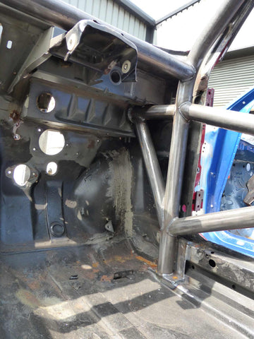 BMW E30 + M3 International Multipoint T45 roll cage kit. FIA / MSUK Certificated 