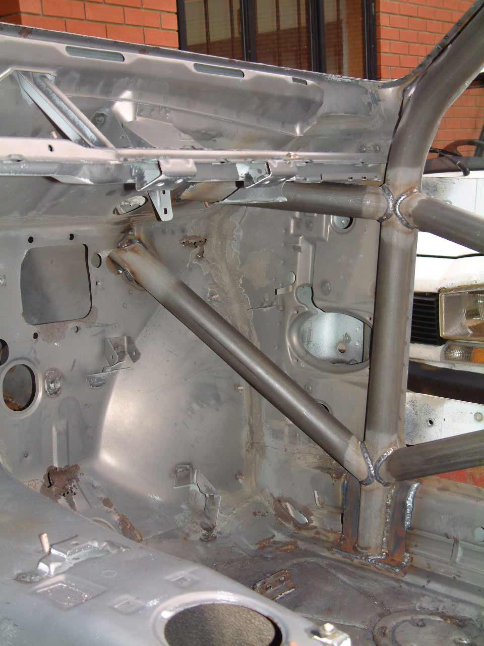 BMW M6 E24 Multipoint T45 roll cage kit