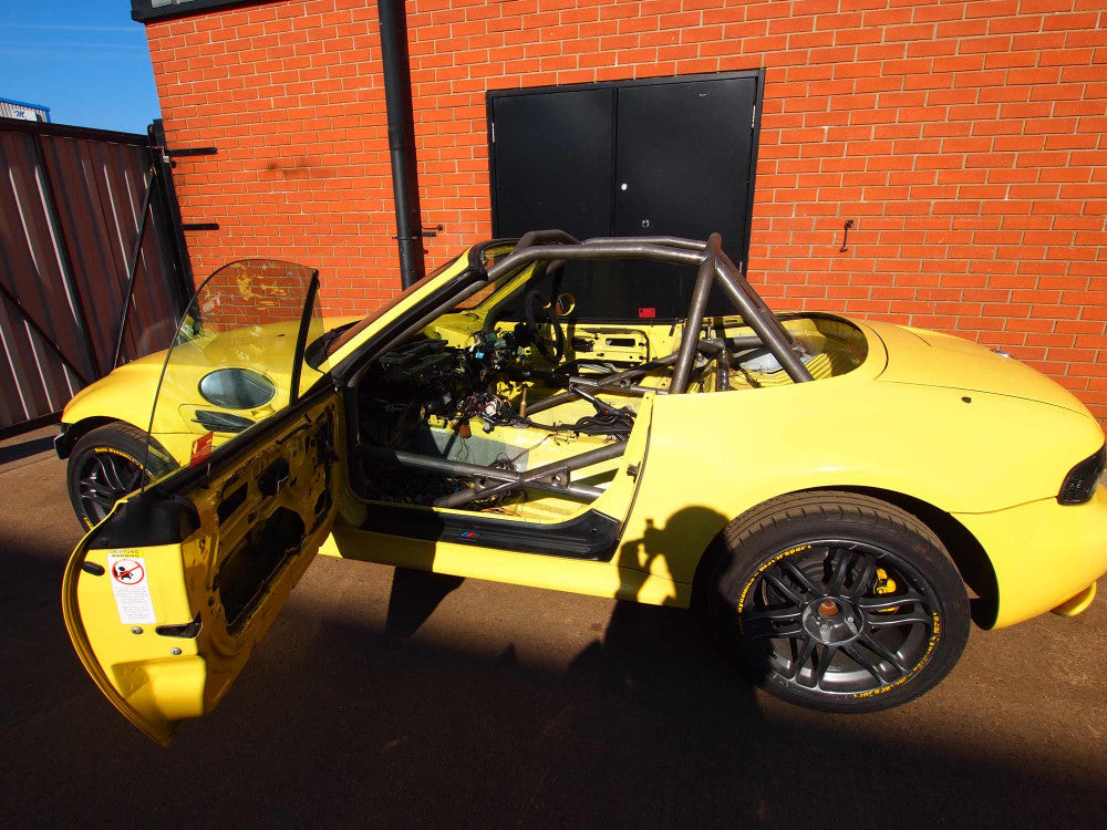 BMW Z3 Roadster International Multipoint T45 roll cage kit. FIA Certificated