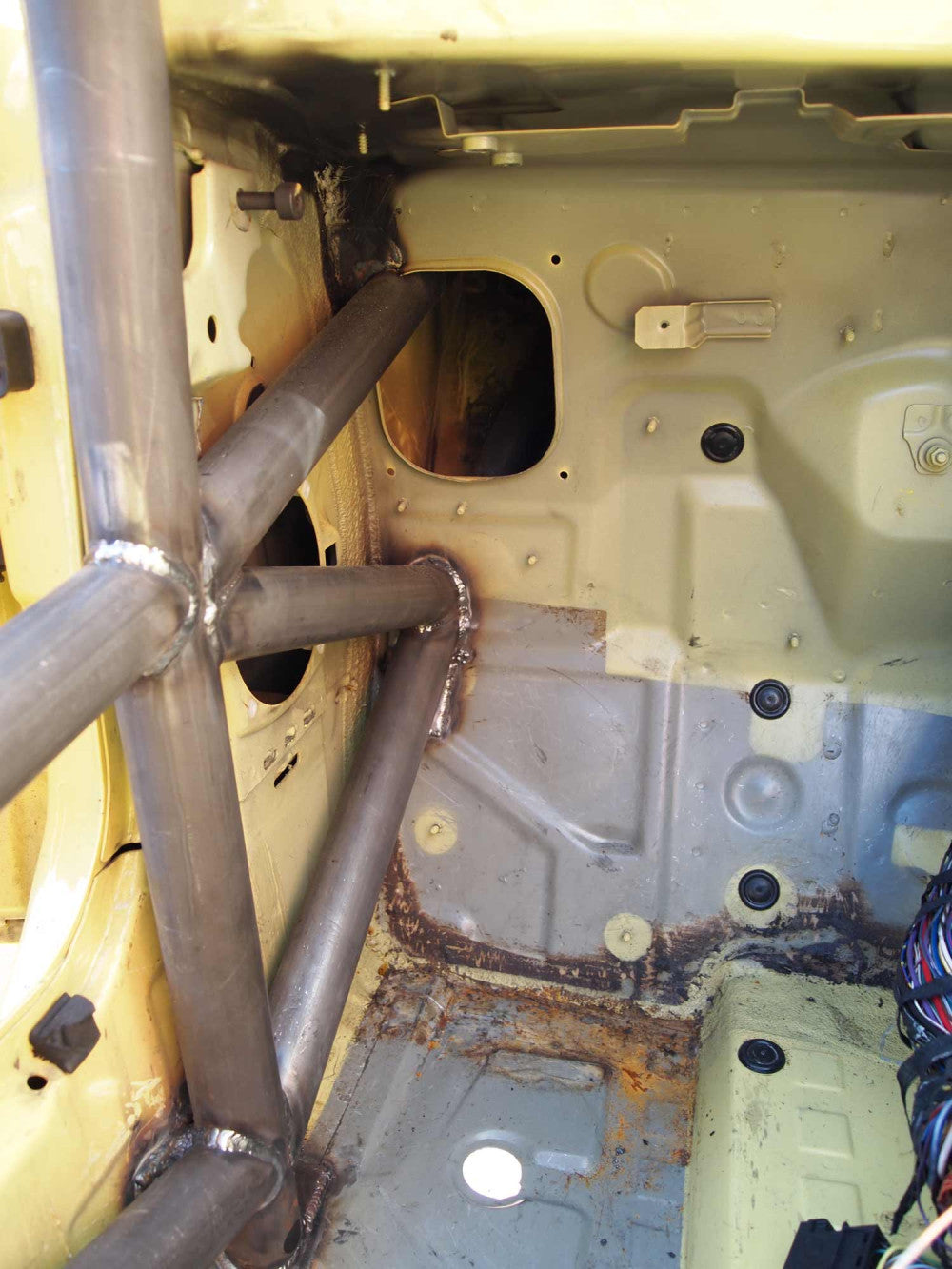 BMW Z3 Roadster International Multipoint T45 roll cage kit. FIA Certificated