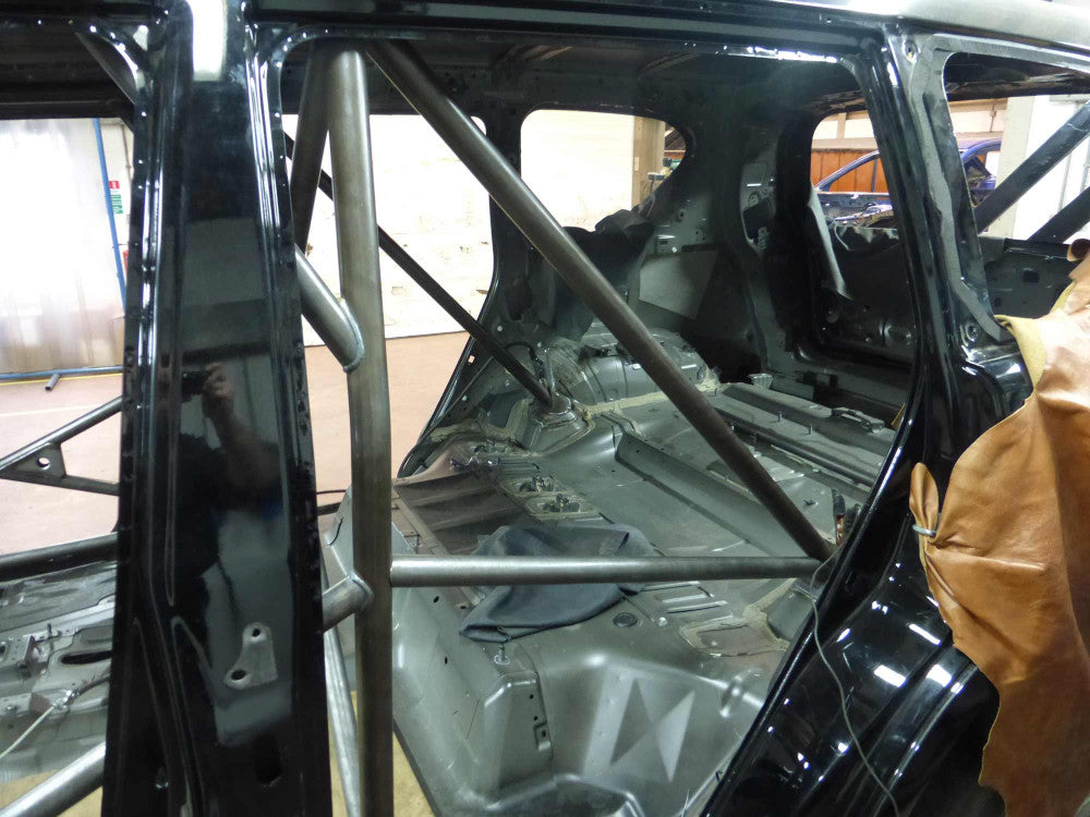 NISSAN Patrol Y62 International Multipoint T45 roll cage kit. FIA Certificated