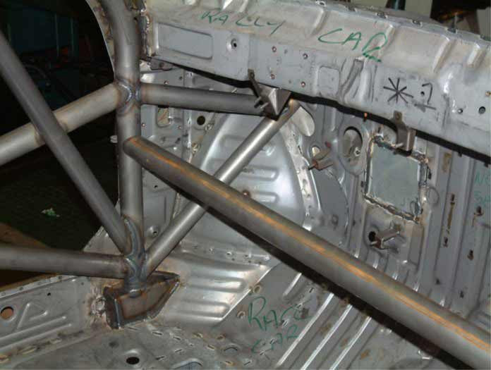 ROVER 25 International Multipoint T45 roll cage kit. FIA Certificated