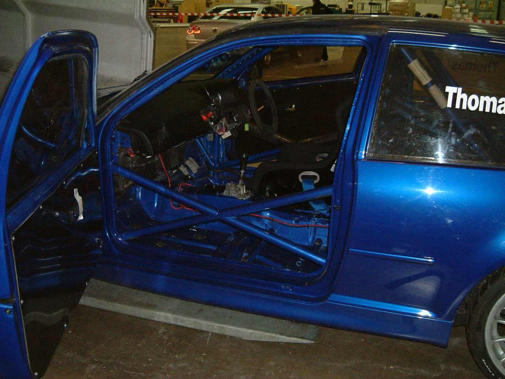 VOLKSWAGEN Golf Mk4 R32 International Multipoint T45 roll cage kit. FIA Certificated